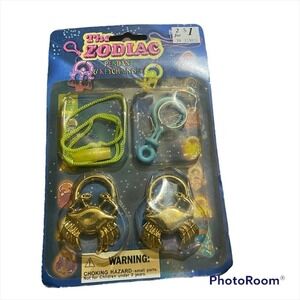 The Zodiac Pendant and Keychain set Vintage toy cancer‎